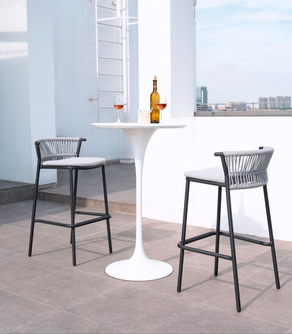 Muse Round Bar Table